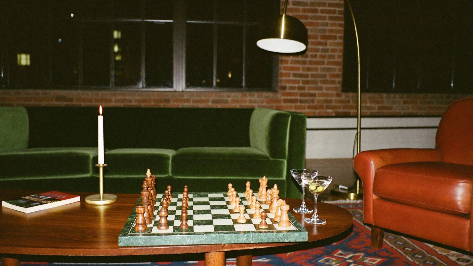 The room, the board set and waiting